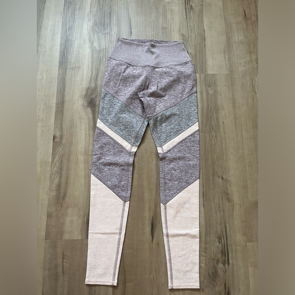 Alo leggings. Size: small. Extremely comfortable and soft